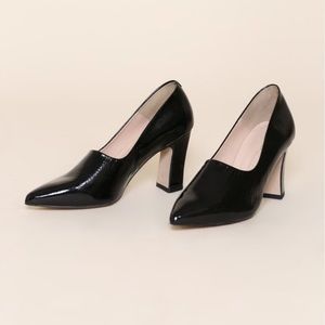 NWB Intentionally Blank Roro Pumps